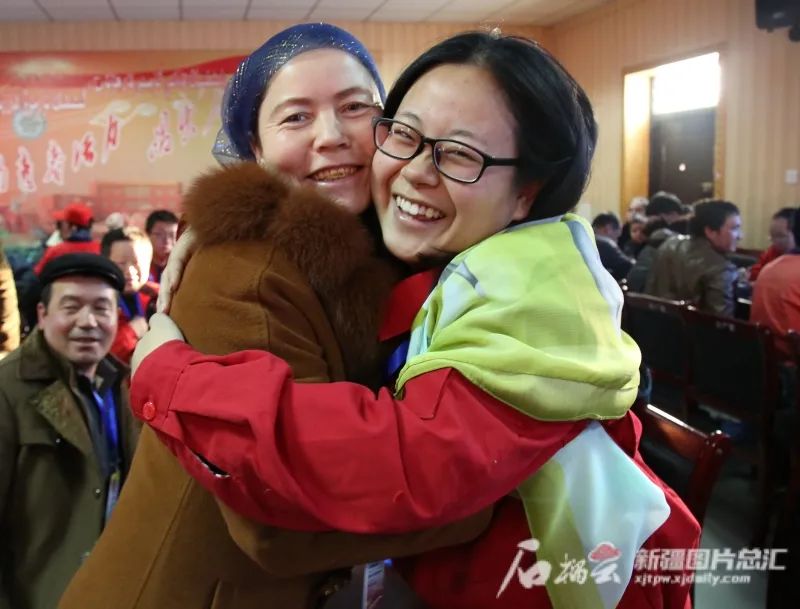 “奋进新时代”主题成就展丨这面“我和我的亲戚”照片墙上 定格了哪些温情瞬间休闲区蓝鸢梦想 - Www.slyday.coM “奋进新时代”主题成就展丨这面“我和我的亲戚”照片墙上 定格了哪些温情瞬间休闲区蓝鸢梦想 - Www.slyday.coM