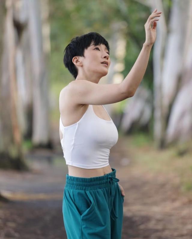 不想再当透明人!TVB女星沉寂已久再战选美,与一众前港姐争奖项休闲区蓝鸢梦想 - Www.slyday.coM 不想再当透明人!TVB女星沉寂已久再战选美,与一众前港姐争奖项休闲区蓝鸢梦想 - Www.slyday.coM