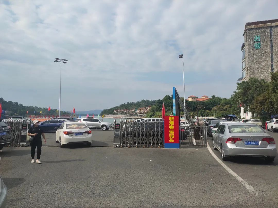 【文明旅游】曝光!随意丢弃烟头垃圾、违规停车,向这些行为说“不”!休闲区蓝鸢梦想 - Www.slyday.coM 【文明旅游】曝光!随意丢弃烟头垃圾、违规停车,向这些行为说“不”!休闲区蓝鸢梦想 - Www.slyday.coM