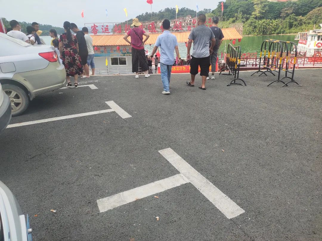 【文明旅游】曝光!随意丢弃烟头垃圾、违规停车,向这些行为说“不”!休闲区蓝鸢梦想 - Www.slyday.coM 【文明旅游】曝光!随意丢弃烟头垃圾、违规停车,向这些行为说“不”!休闲区蓝鸢梦想 - Www.slyday.coM