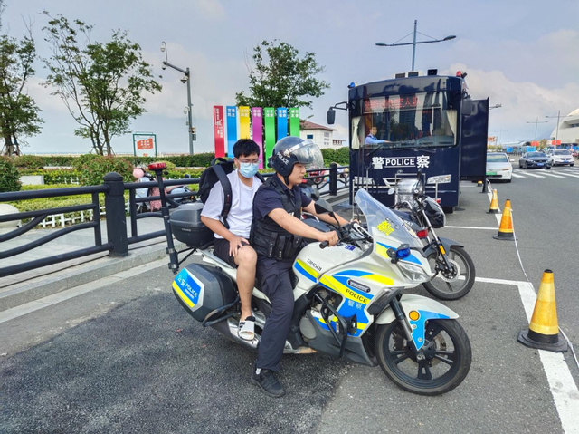 连云港公安:国庆假期,细数不期而遇的温暖瞬间……休闲区蓝鸢梦想 - Www.slyday.coM 连云港公安:国庆假期,细数不期而遇的温暖瞬间……休闲区蓝鸢梦想 - Www.slyday.coM