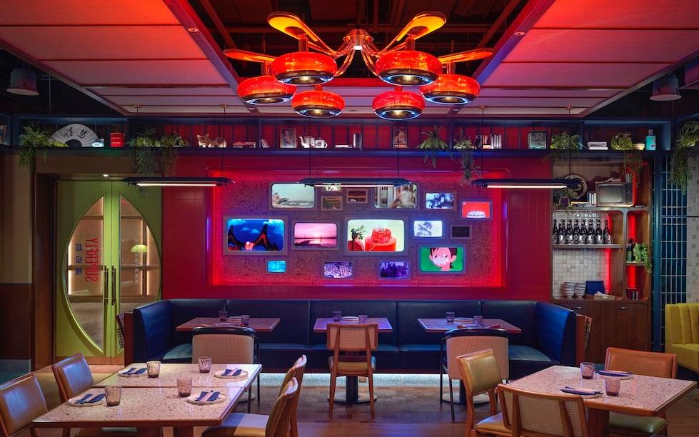 超级飞Superfly餐厅空间融汇复古与街头巧思。