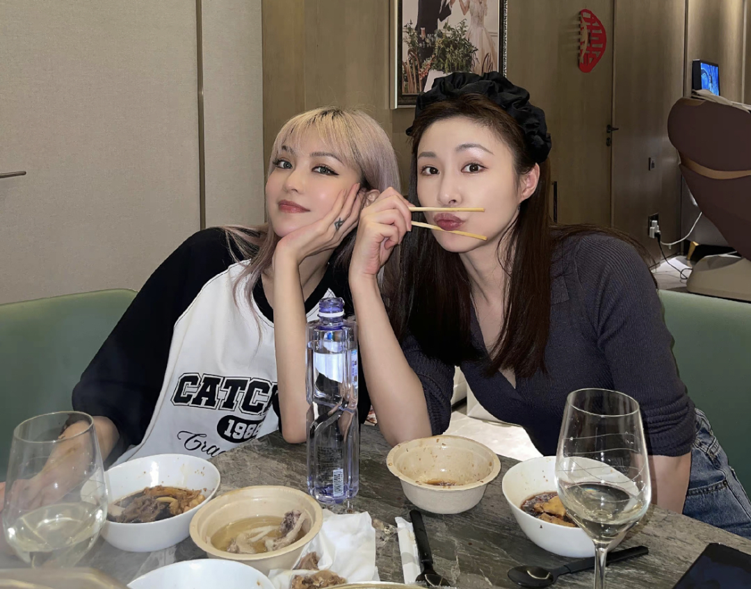 李易峰新作品还在播?周扬青捧糊爱豆?张艺兴妈妈要出道?胡一天和公司解约?章子怡数据不如小花?休闲区蓝鸢梦想 - Www.slyday.coM 李易峰新作品还在播?周扬青捧糊爱豆?张艺兴妈妈要出道?胡一天和公司解约?章子怡数据不如小花?休闲区蓝鸢梦想 - Www.slyday.coM