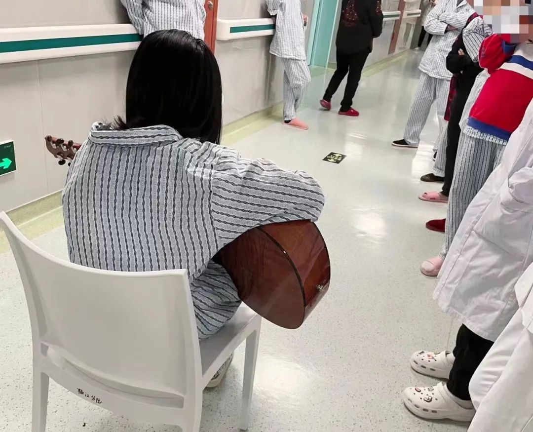 “别人家”的学霸把自己关起来,原因竟是爸妈惹的祸休闲区蓝鸢梦想 - Www.slyday.coM “别人家”的学霸把自己关起来,原因竟是爸妈惹的祸休闲区蓝鸢梦想 - Www.slyday.coM