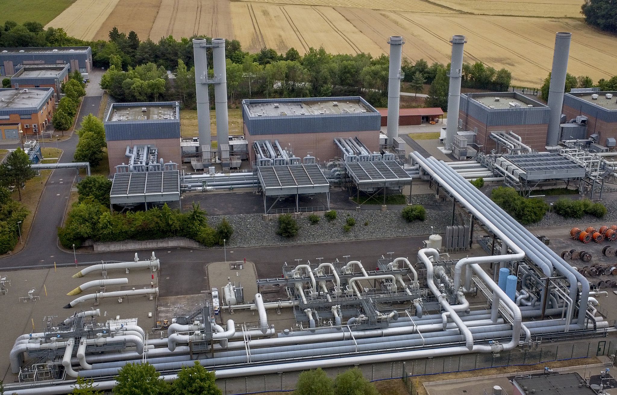 当地时间2022年7月14日，德国艾特费尔德，航拍一座天然气储存工厂，此前北溪一号管道因维修而关闭。