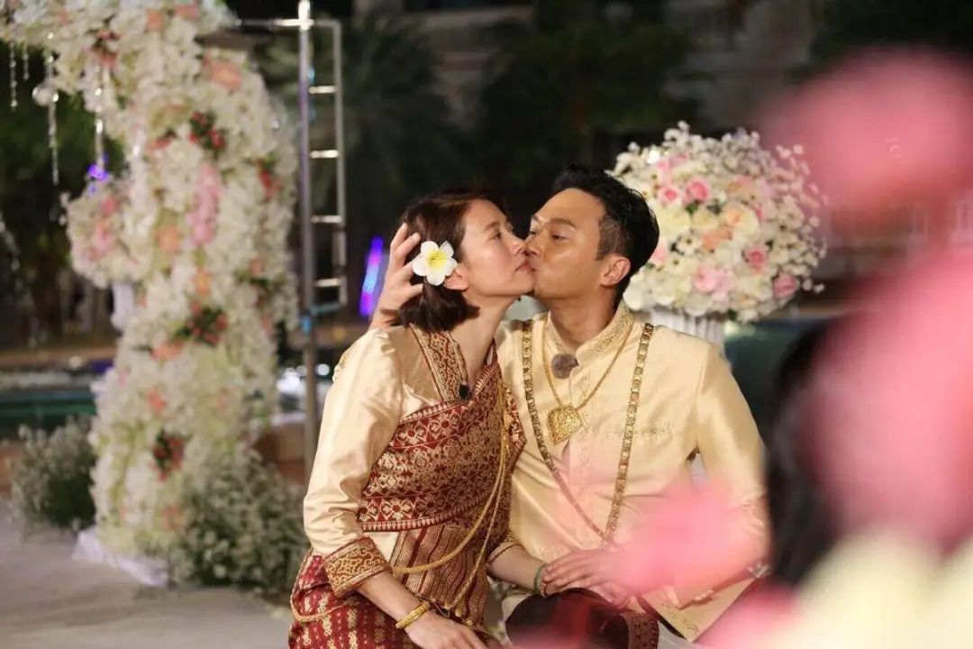 多年口碑因一场婚礼翻车?这对真的不能细扒啊!休闲区蓝鸢梦想 - Www.slyday.coM 多年口碑因一场婚礼翻车?这对真的不能细扒啊!休闲区蓝鸢梦想 - Www.slyday.coM