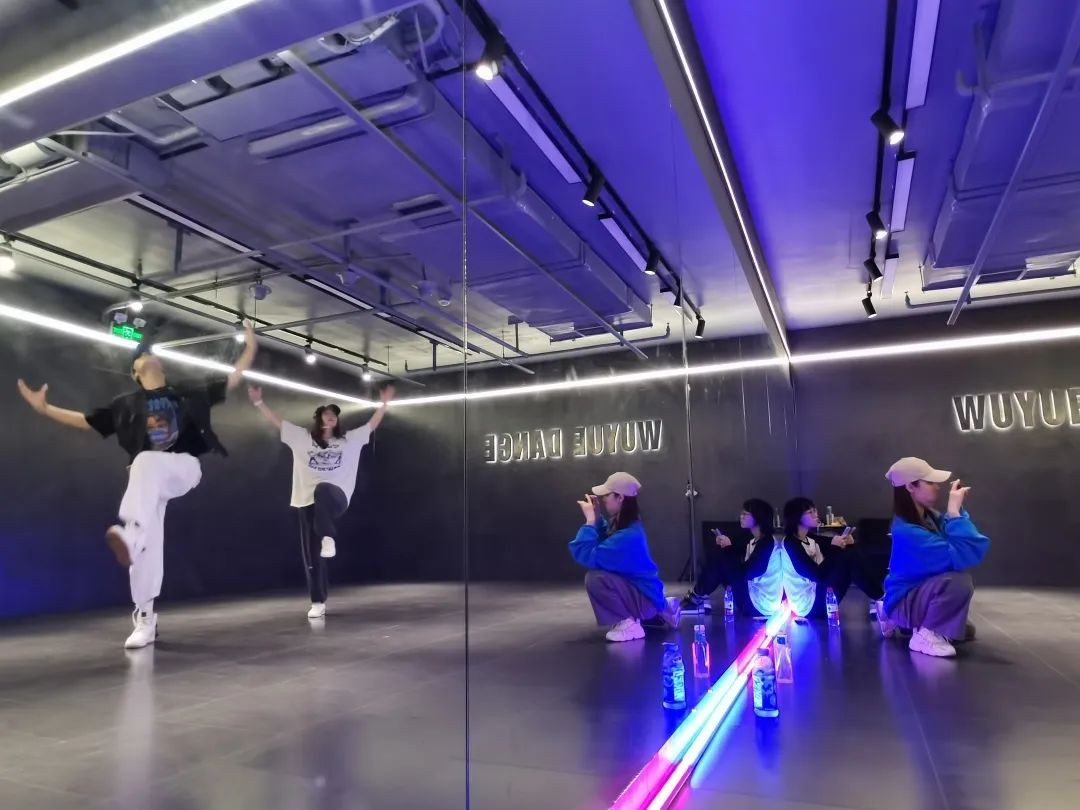 跳街舞治好了多少人的精神内耗?休闲区蓝鸢梦想 - Www.slyday.coM 跳街舞治好了多少人的精神内耗?休闲区蓝鸢梦想 - Www.slyday.coM