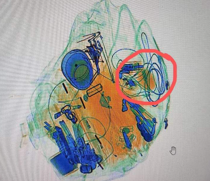 胃疼哪能吃这种东西?亲戚给的也不行啊!杭州东站查出一旅客竟然想携带它上车休闲区蓝鸢梦想 - Www.slyday.coM 胃疼哪能吃这种东西?亲戚给的也不行啊!杭州东站查出一旅客竟然想携带它上车休闲区蓝鸢梦想 - Www.slyday.coM