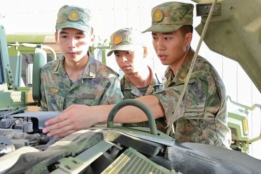 这个穿着便装救人的兵哥哥,找到了!休闲区蓝鸢梦想 - Www.slyday.coM 这个穿着便装救人的兵哥哥,找到了!休闲区蓝鸢梦想 - Www.slyday.coM