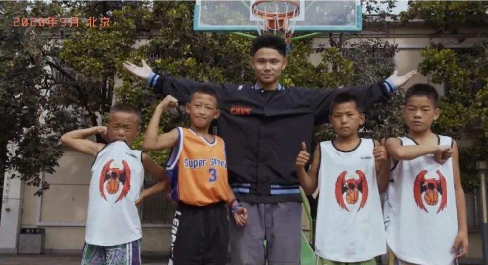 网络电影《黑鹰少年》定档10月11日,篮球少年书写不负热爱与逆境成长休闲区蓝鸢梦想 - Www.slyday.coM 网络电影《黑鹰少年》定档10月11日,篮球少年书写不负热爱与逆境成长休闲区蓝鸢梦想 - Www.slyday.coM