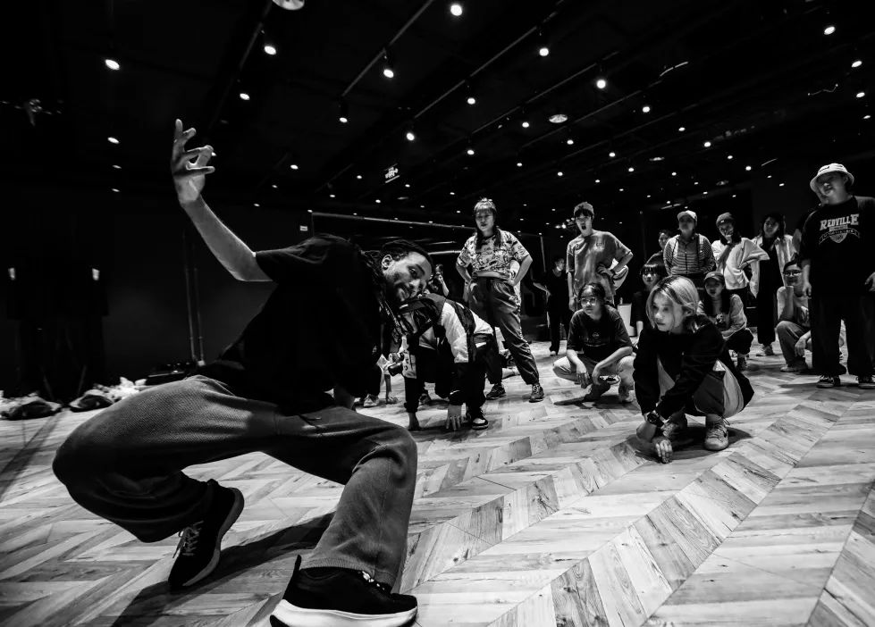 跳街舞治好了多少人的精神内耗?休闲区蓝鸢梦想 - Www.slyday.coM 跳街舞治好了多少人的精神内耗?休闲区蓝鸢梦想 - Www.slyday.coM