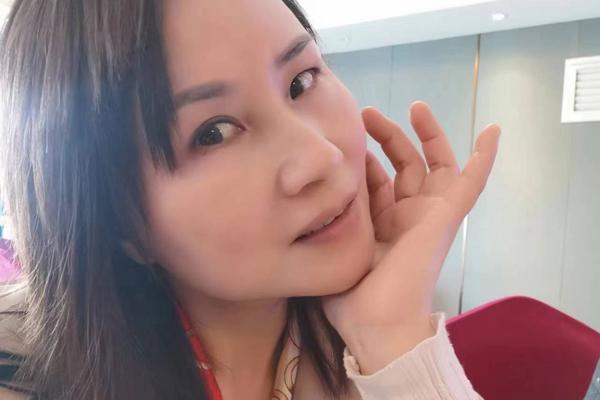 诗歌时刻丨莫兰英:请原谅我以深黑之瞳,把人间定格在最后一眼休闲区蓝鸢梦想 - Www.slyday.coM 诗歌时刻丨莫兰英:请原谅我以深黑之瞳,把人间定格在最后一眼休闲区蓝鸢梦想 - Www.slyday.coM