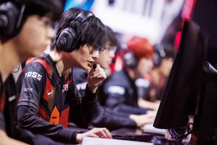 英雄联盟S12世界赛:中国LPL赛区渐入佳境 小组赛三战全胜休闲区蓝鸢梦想 - Www.slyday.coM 英雄联盟S12世界赛:中国LPL赛区渐入佳境 小组赛三战全胜休闲区蓝鸢梦想 - Www.slyday.coM