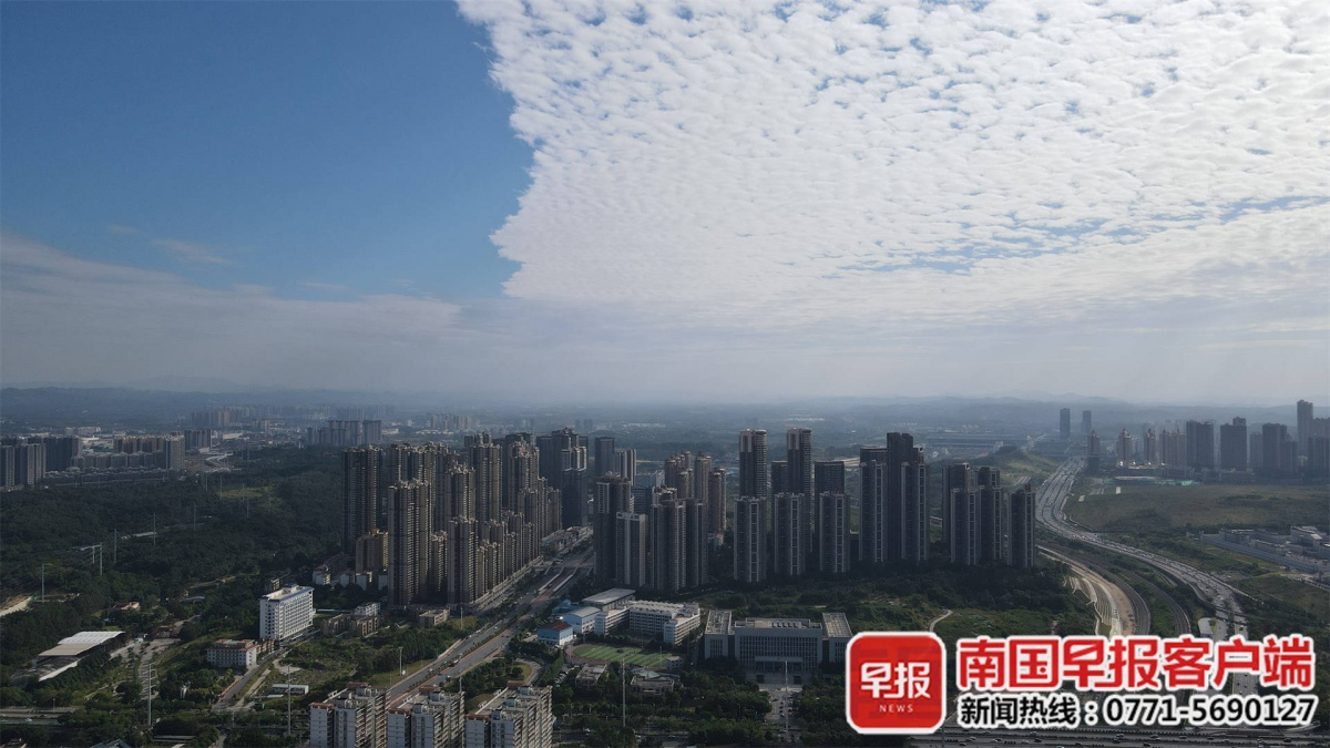 美!南宁天空现大片鱼鳞状白云休闲区蓝鸢梦想 - Www.slyday.coM 美!南宁天空现大片鱼鳞状白云休闲区蓝鸢梦想 - Www.slyday.coM