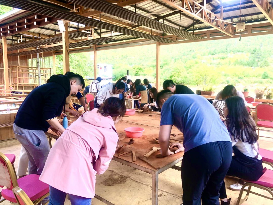 香格里拉“土陶村”的十年:匠人守艺又创新休闲区蓝鸢梦想 - Www.slyday.coM 香格里拉“土陶村”的十年:匠人守艺又创新休闲区蓝鸢梦想 - Www.slyday.coM