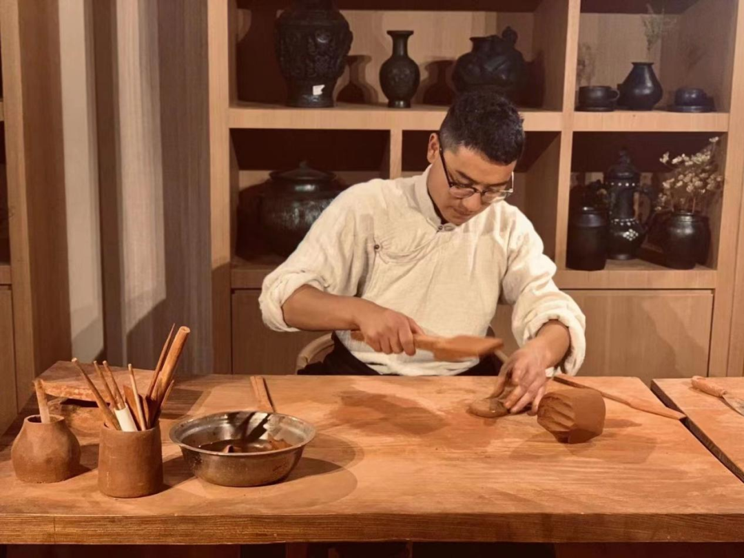 香格里拉“土陶村”的十年:匠人守艺又创新休闲区蓝鸢梦想 - Www.slyday.coM 香格里拉“土陶村”的十年:匠人守艺又创新休闲区蓝鸢梦想 - Www.slyday.coM