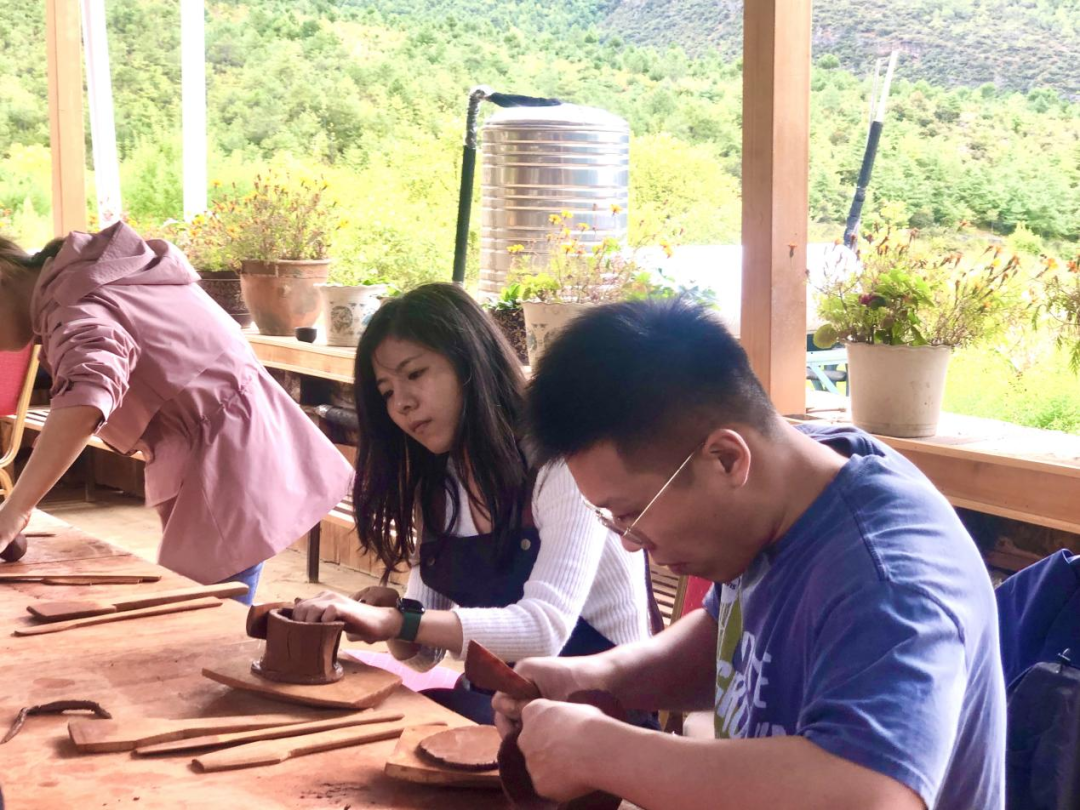 香格里拉“土陶村”的十年:匠人守艺又创新休闲区蓝鸢梦想 - Www.slyday.coM 香格里拉“土陶村”的十年:匠人守艺又创新休闲区蓝鸢梦想 - Www.slyday.coM