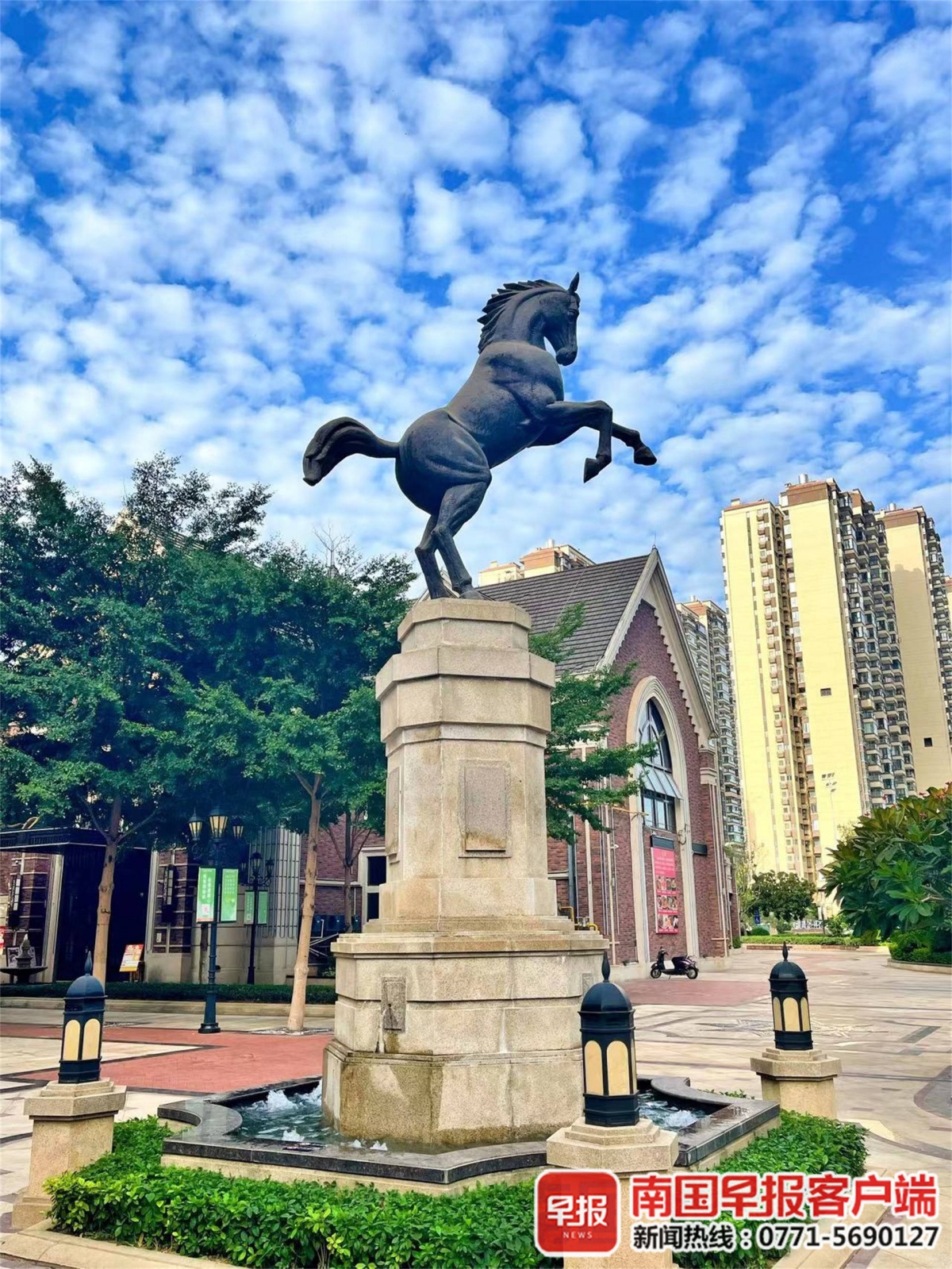 美!南宁天空现大片鱼鳞状白云休闲区蓝鸢梦想 - Www.slyday.coM 美!南宁天空现大片鱼鳞状白云休闲区蓝鸢梦想 - Www.slyday.coM