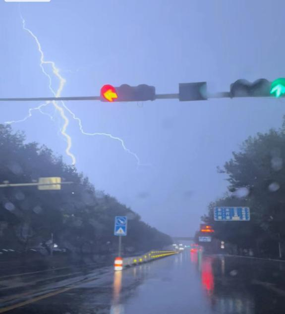 一向体健的韩大爷正和老伴坐在炕上边聊天边看电视,突然不省人事了......休闲区蓝鸢梦想 - Www.slyday.coM 一向体健的韩大爷正和老伴坐在炕上边聊天边看电视,突然不省人事了......休闲区蓝鸢梦想 - Www.slyday.coM