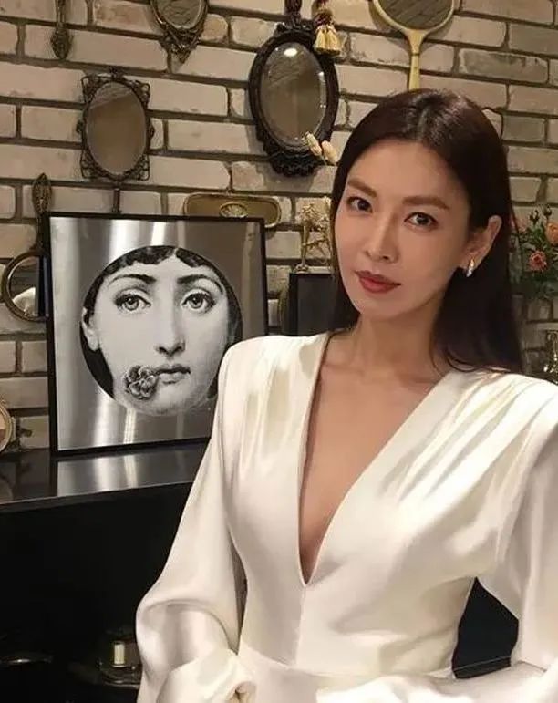 韩素希本色出演腹黑女主,这年头连广告都这么卷了?!休闲区蓝鸢梦想 - Www.slyday.coM 韩素希本色出演腹黑女主,这年头连广告都这么卷了?!休闲区蓝鸢梦想 - Www.slyday.coM