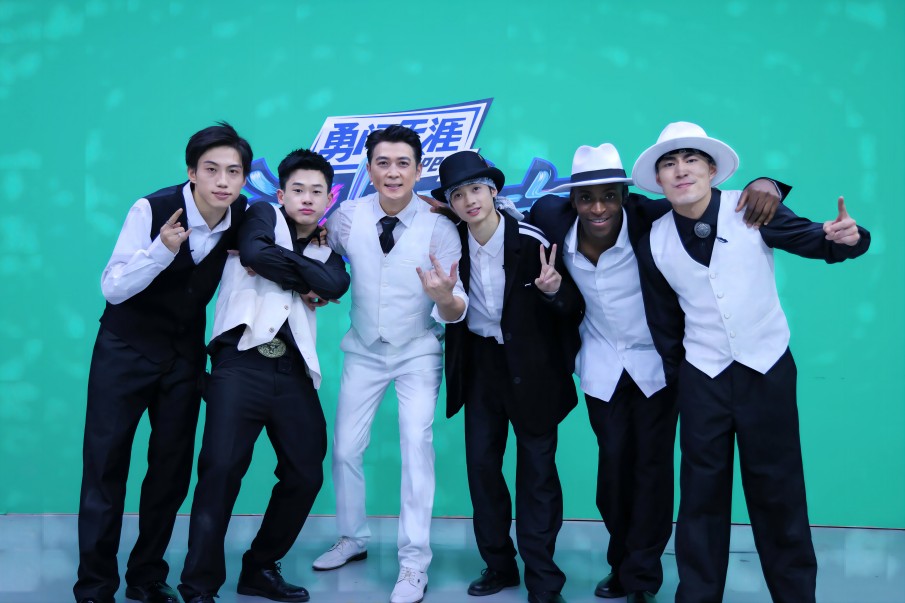 保剑锋《这!就是街舞》带头演绎帅哥街舞 火锅局直球式追星刘雨昕休闲区蓝鸢梦想 - Www.slyday.coM 保剑锋《这!就是街舞》带头演绎帅哥街舞 火锅局直球式追星刘雨昕休闲区蓝鸢梦想 - Www.slyday.coM