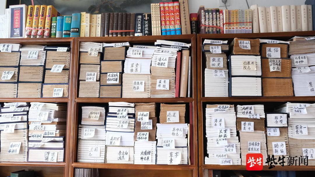 江家四代人守候的“文学山房”旧书店:最重要的不是赚钱,是老人家喜欢休闲区蓝鸢梦想 - Www.slyday.coM 江家四代人守候的“文学山房”旧书店:最重要的不是赚钱,是老人家喜欢休闲区蓝鸢梦想 - Www.slyday.coM