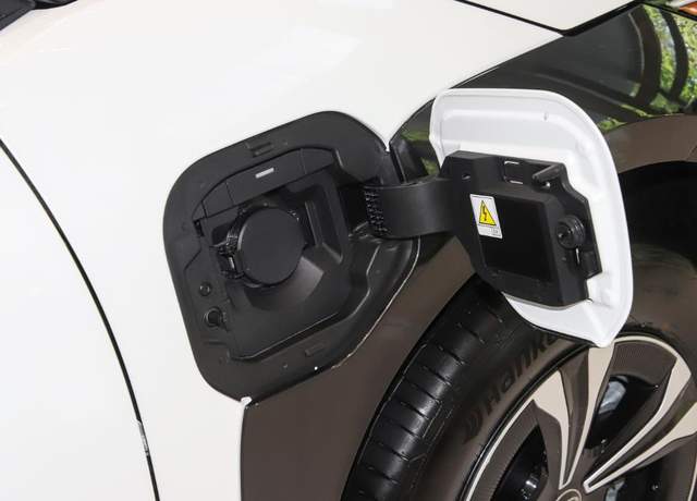 换代CR-V对比丰田bZ4X,相同预算下,买油车还是电车?