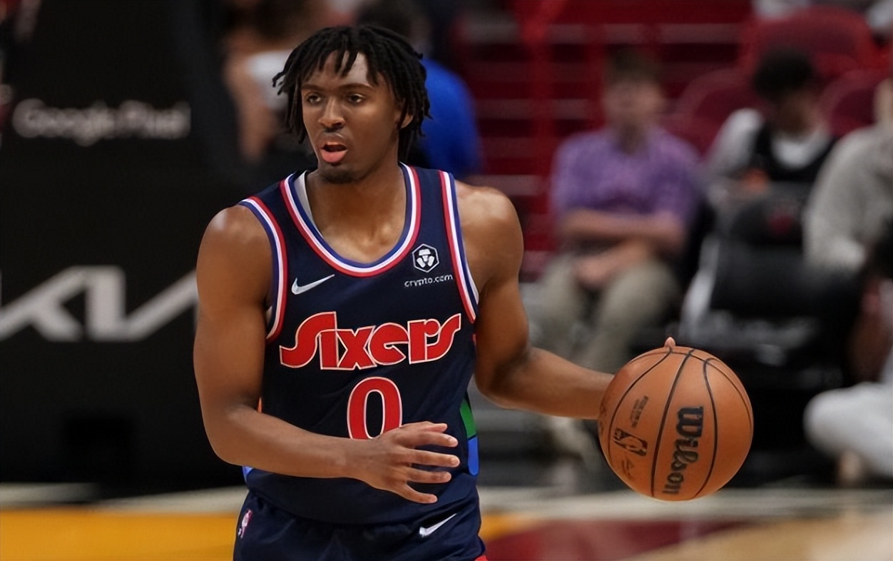 关键三分锁定胜局展现巨星本色