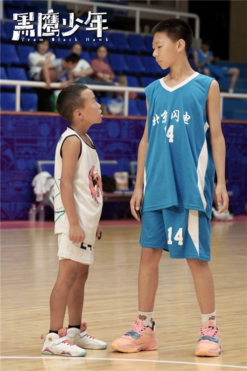 新东方电影处女作《黑鹰少年》上映 真实再现凉山少年热血追梦故事休闲区蓝鸢梦想 - Www.slyday.coM 新东方电影处女作《黑鹰少年》上映 真实再现凉山少年热血追梦故事休闲区蓝鸢梦想 - Www.slyday.coM