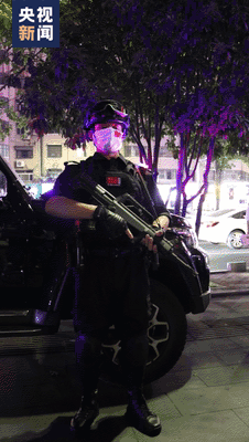 “我不怕,因为有边防叔叔!”找到孩子那一刻,他们呼吸都是颤抖的休闲区蓝鸢梦想 - Www.slyday.coM “我不怕,因为有边防叔叔!”找到孩子那一刻,他们呼吸都是颤抖的休闲区蓝鸢梦想 - Www.slyday.coM