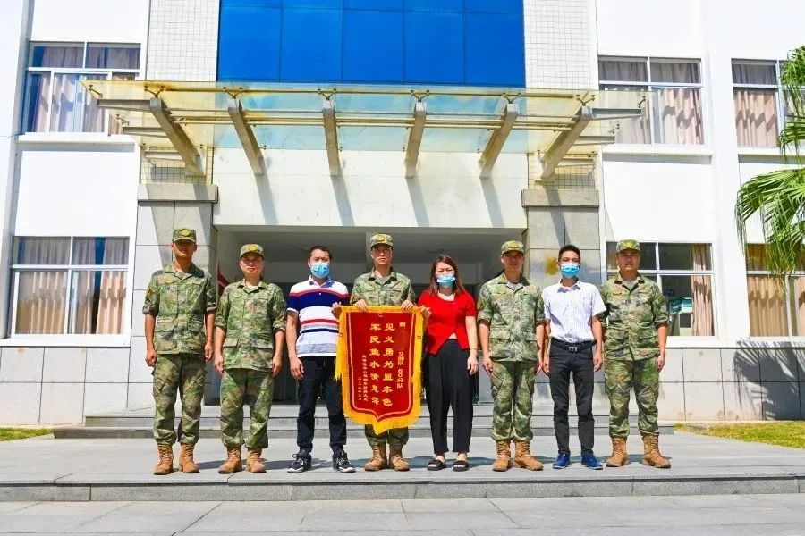 事发泉州街头,这名白衣男子找到了!原来他还有另一个身份休闲区蓝鸢梦想 - Www.slyday.coM 事发泉州街头,这名白衣男子找到了!原来他还有另一个身份休闲区蓝鸢梦想 - Www.slyday.coM