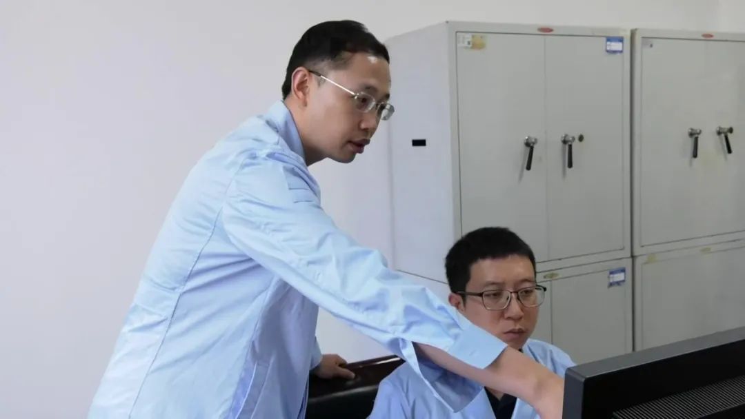 发表27篇SCI论文!他带队击败NASA夺冠休闲区蓝鸢梦想 - Www.slyday.coM 发表27篇SCI论文!他带队击败NASA夺冠休闲区蓝鸢梦想 - Www.slyday.coM