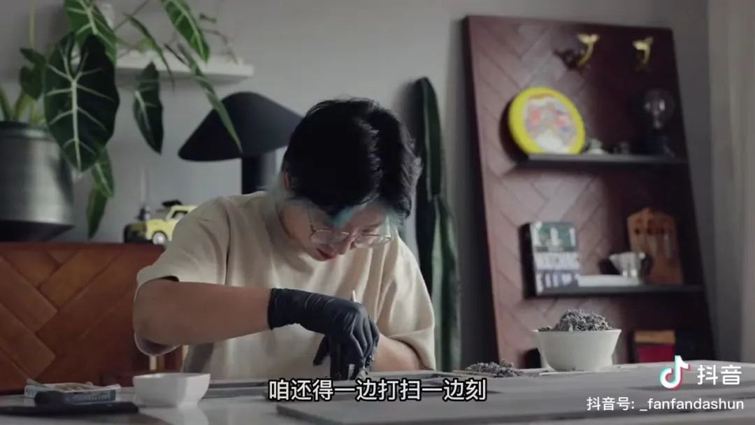 把《武林外传》中的后院做成甜品,这个青岛嫚火了!晚报记者对话范苏木:就是图好玩,下一步要……休闲区蓝鸢梦想 - Www.slyday.coM 把《武林外传》中的后院做成甜品,这个青岛嫚火了!晚报记者对话范苏木:就是图好玩,下一步要……休闲区蓝鸢梦想 - Www.slyday.coM