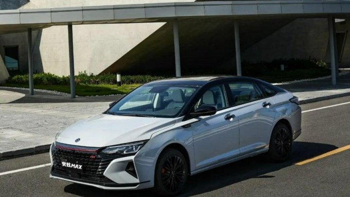 十万元买啥轿跑更好？全新奕炫MAX对比传祺影豹