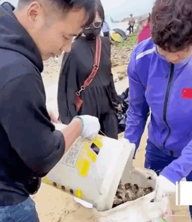 这两天,青岛人被5条热搜急红了眼!指着家门口的大海一通抱怨:你欠我们每个人500斤海鲜休闲区蓝鸢梦想 - Www.slyday.coM 这两天,青岛人被5条热搜急红了眼!指着家门口的大海一通抱怨:你欠我们每个人500斤海鲜休闲区蓝鸢梦想 - Www.slyday.coM