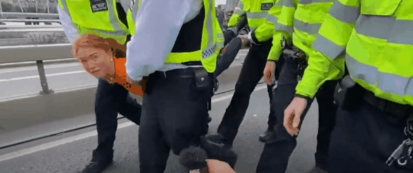 气候活动组织连续11天在伦敦封路抗议,司机怒了:找个班上休闲区蓝鸢梦想 - Www.slyday.coM 气候活动组织连续11天在伦敦封路抗议,司机怒了:找个班上休闲区蓝鸢梦想 - Www.slyday.coM