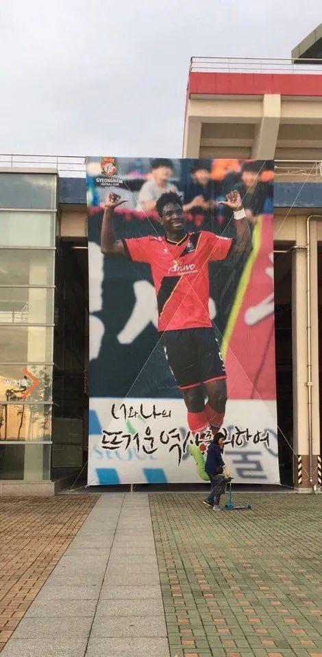 球场情场都得意!向混血女友求婚成功,马尔康即将开始第二段婚姻休闲区蓝鸢梦想 - Www.slyday.coM 球场情场都得意!向混血女友求婚成功,马尔康即将开始第二段婚姻休闲区蓝鸢梦想 - Www.slyday.coM