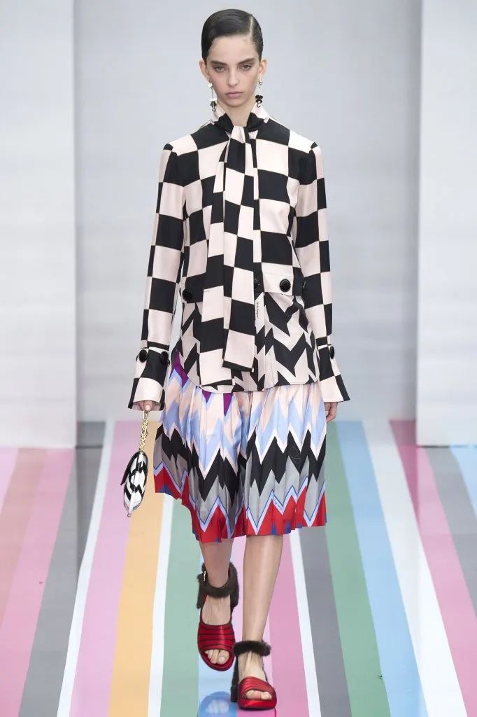 秋冬穿搭,谁又能不爱格纹呢休闲区蓝鸢梦想 - Www.slyday.coM 秋冬穿搭,谁又能不爱格纹呢休闲区蓝鸢梦想 - Www.slyday.coM