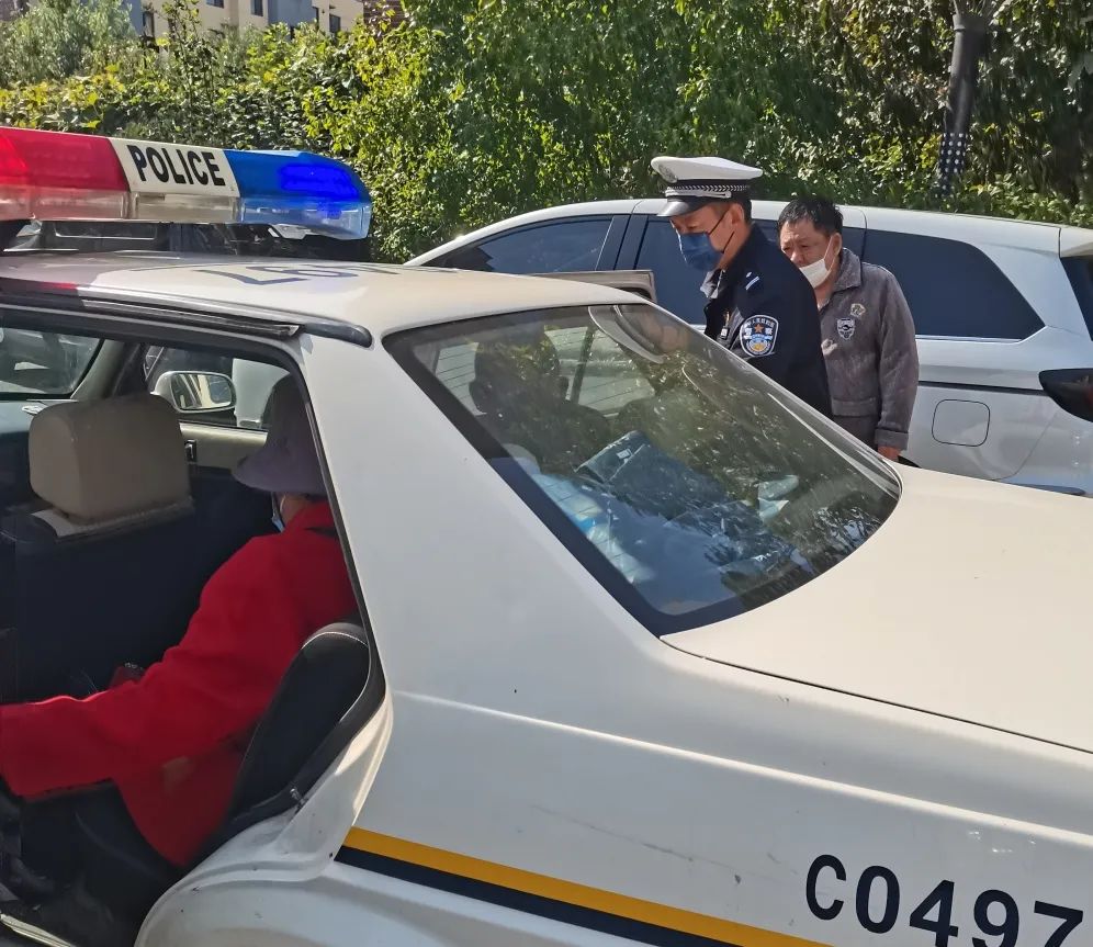 73岁老太突发疾病需就医 交警7分钟护送至医院休闲区蓝鸢梦想 - Www.slyday.coM 73岁老太突发疾病需就医 交警7分钟护送至医院休闲区蓝鸢梦想 - Www.slyday.coM