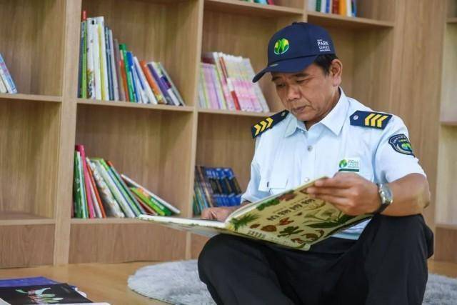 “神笔保安”!52岁的他把公园变成“动物世界”休闲区蓝鸢梦想 - Www.slyday.coM “神笔保安”!52岁的他把公园变成“动物世界”休闲区蓝鸢梦想 - Www.slyday.coM