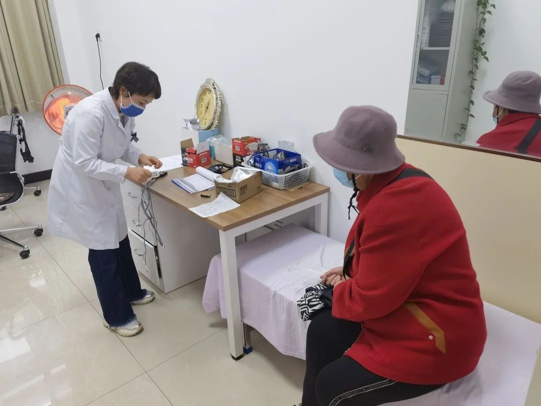 73岁老太突发疾病需就医 交警7分钟护送至医院休闲区蓝鸢梦想 - Www.slyday.coM 73岁老太突发疾病需就医 交警7分钟护送至医院休闲区蓝鸢梦想 - Www.slyday.coM