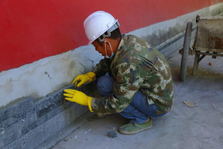 德寿宫还没开放,百米长的外侧“红墙”已经火了,附近居民:来打卡的好多休闲区蓝鸢梦想 - Www.slyday.coM 德寿宫还没开放,百米长的外侧“红墙”已经火了,附近居民:来打卡的好多休闲区蓝鸢梦想 - Www.slyday.coM