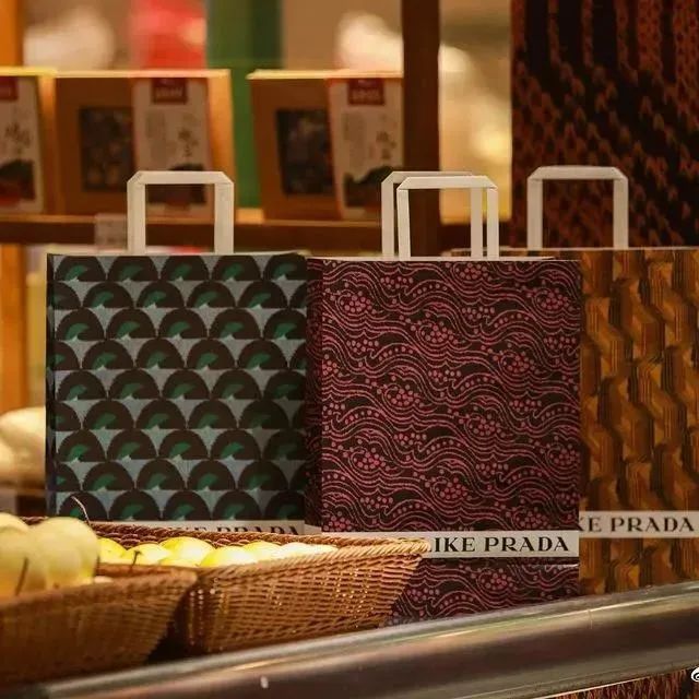 保时捷卖菜刀,爱马仕售自行车,Prada开菜市场……品牌跨界,跨的是啥?休闲区蓝鸢梦想 - Www.slyday.coM 保时捷卖菜刀,爱马仕售自行车,Prada开菜市场……品牌跨界,跨的是啥?休闲区蓝鸢梦想 - Www.slyday.coM