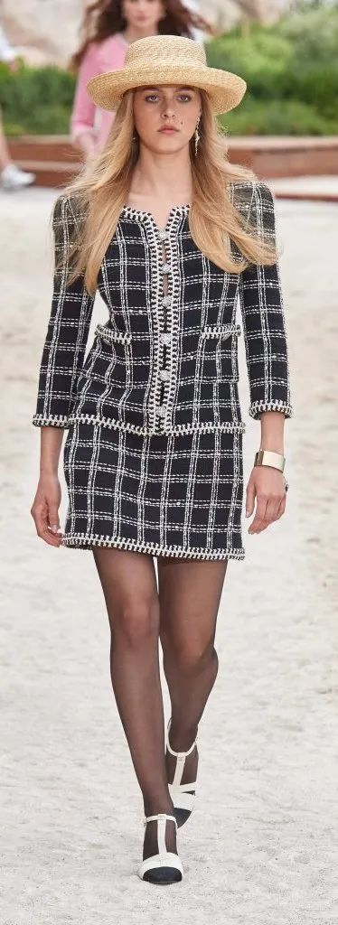 秋冬穿搭,谁又能不爱格纹呢休闲区蓝鸢梦想 - Www.slyday.coM 秋冬穿搭,谁又能不爱格纹呢休闲区蓝鸢梦想 - Www.slyday.coM