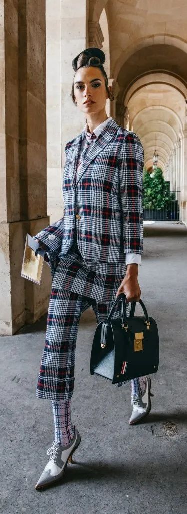 秋冬穿搭,谁又能不爱格纹呢休闲区蓝鸢梦想 - Www.slyday.coM 秋冬穿搭,谁又能不爱格纹呢休闲区蓝鸢梦想 - Www.slyday.coM