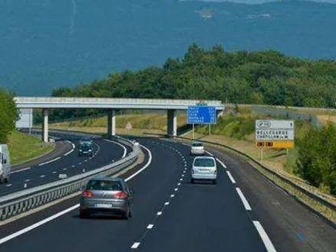 开快车会伤害发动机？