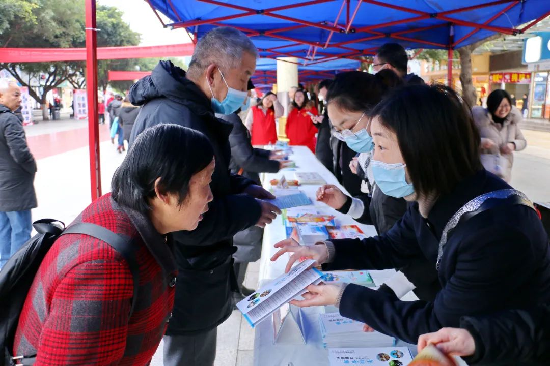 走进社区关爱老人丨我们用行动在“法援惠民”的影集中留下靓丽光影休闲区蓝鸢梦想 - Www.slyday.coM 走进社区关爱老人丨我们用行动在“法援惠民”的影集中留下靓丽光影休闲区蓝鸢梦想 - Www.slyday.coM