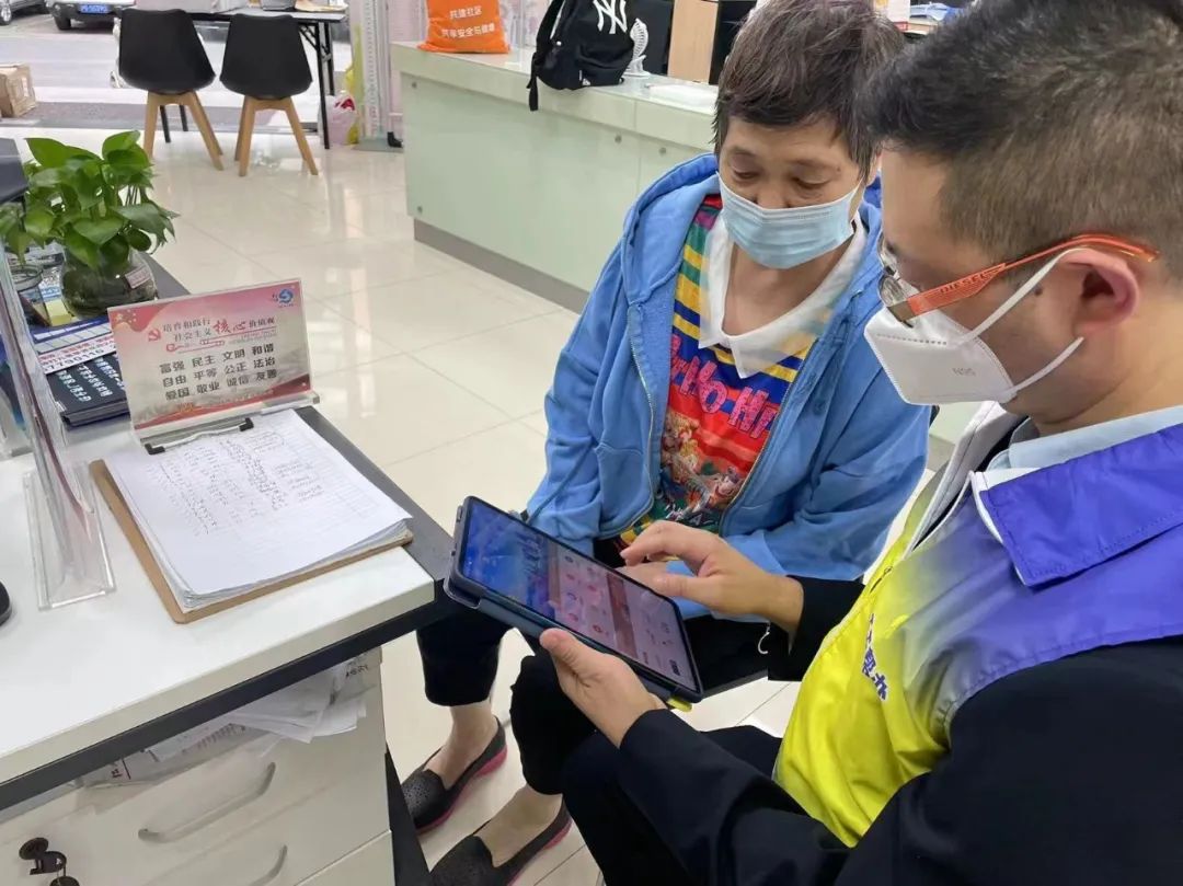 年均接待10万人次!天山路街道的“天天帮办服务”很受居民欢迎!休闲区蓝鸢梦想 - Www.slyday.coM 年均接待10万人次!天山路街道的“天天帮办服务”很受居民欢迎!休闲区蓝鸢梦想 - Www.slyday.coM