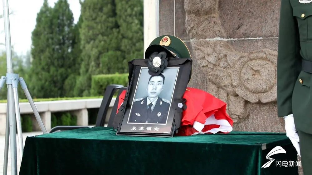 烈士父母要为烈士还贷款,结局很暖……休闲区蓝鸢梦想 - Www.slyday.coM 烈士父母要为烈士还贷款,结局很暖……休闲区蓝鸢梦想 - Www.slyday.coM