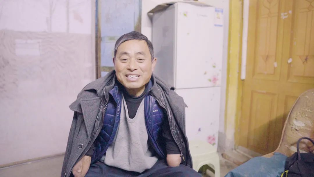 “我没有双臂,但我很感谢拥抱我的人”休闲区蓝鸢梦想 - Www.slyday.coM “我没有双臂,但我很感谢拥抱我的人”休闲区蓝鸢梦想 - Www.slyday.coM